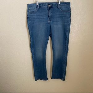 Lee Women's Midrise Straight Leg Jean Size 18